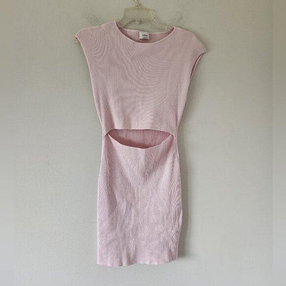 Elegant Pink Cut-Out Dress - Picture 4 of 8